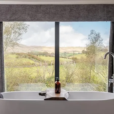 The Smithy Cumbria - 5 Star District Luxury, Pet Friendly, Hot Tub