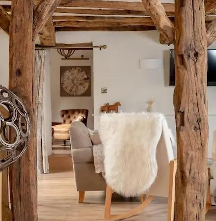 The Smithy Cumbria - 5 Star District Luxury, Pet Friendly, Hot Tub 펜션 켄달