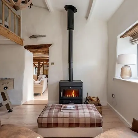5 Star District Luxury, Pet Friendly, Hot Tub *