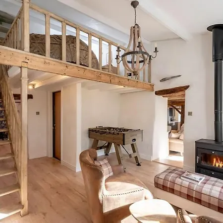 The Smithy Cumbria - 5 Star District Luxury, Pet Friendly, Hot Tub * Kendal