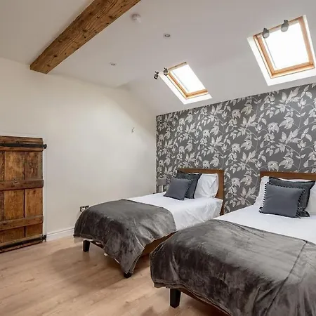 The Smithy Cumbria - 5 Star District Luxury, Pet Friendly, Hot Tub * Kendal