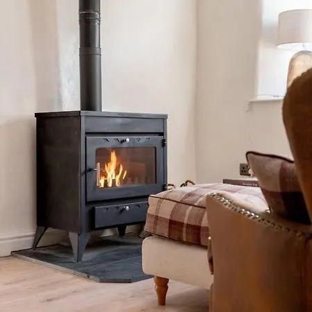 The Smithy Cumbria - 5 Star District Luxury, Pet Friendly, Hot Tub 펜션 켄달