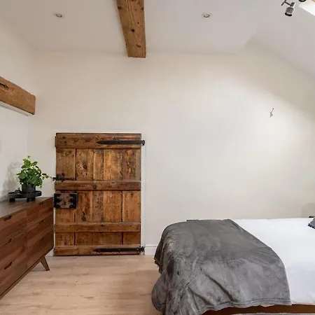 The Smithy Cumbria - 5 Star District Luxury, Pet Friendly, Hot Tub * Kendal