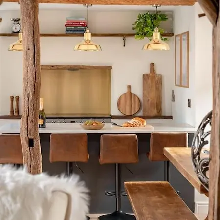 The Smithy Cumbria - 5 Star District Luxury, Pet Friendly, Hot Tub *