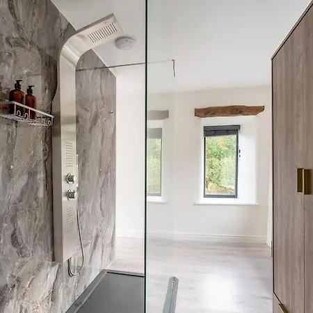 The Smithy Cumbria - 5 Star District Luxury, Pet Friendly, Hot Tub