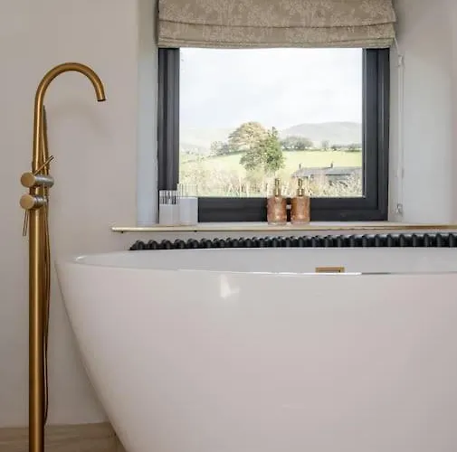 The Smithy Cumbria - 5 Star District Luxury, Pet Friendly, Hot Tub