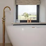 The Smithy Cumbria - 5 Star District Luxury, Pet Friendly, Hot Tub