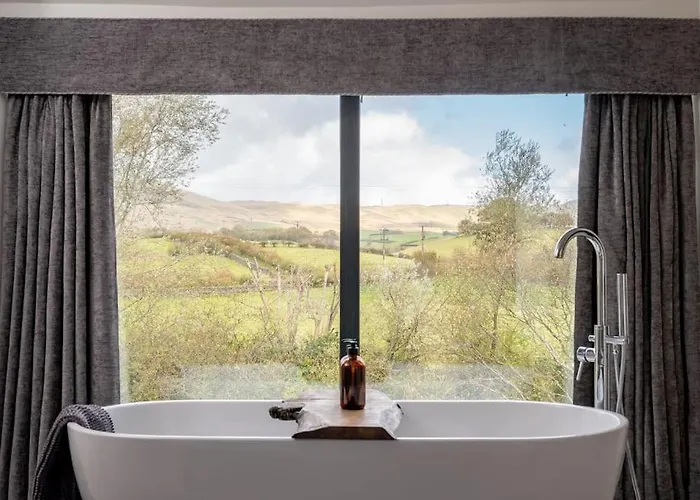 The Smithy Cumbria - 5 Star District Luxury, Pet Friendly, Hot Tub